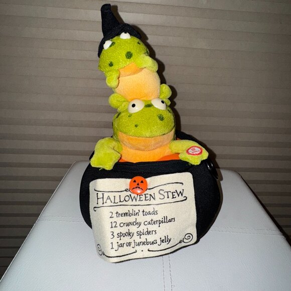 Hallmark Halloween Stew Animated Plush Frogs Toads Witch Comes Back Song - Picture 1 of 7